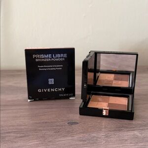 GIVENCHY- Prisme Libre 4-Color
Bronzer Powder- 002 Popeline Bronze
